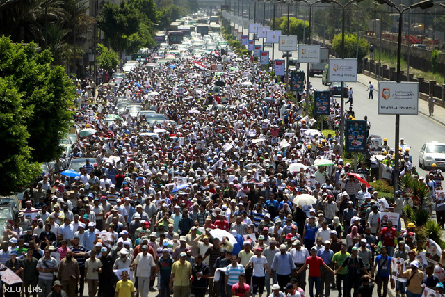 Murszi hívei tüntetnek Kairóban július 30-án