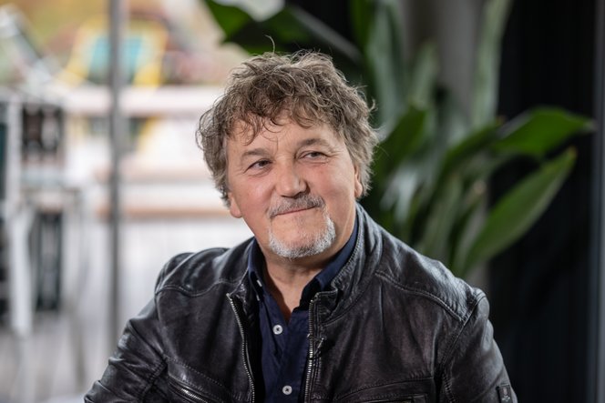 Kétségkívül csöndesebb lett ma a világ – pályatársak gyászolják Scherer Pétert