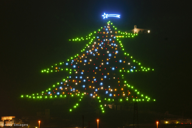 A legkarácsonyibb üzenetű legnagyobb karácsonyfa