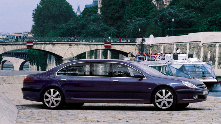 1999-ben jelent meg a Peugeot 607, amiből Jacques Chirac számára azonnal rendeltek is az elnöki flottába