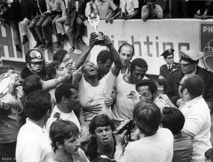 Pelé ünnepel a világbajnokság döntője után 1970-ben