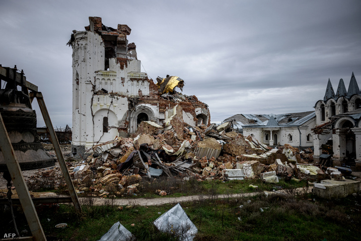 Egy lebombázott kolostor Donyeck régióhoz közeli Dolina faluban, Ukrajnában 2022. november 2-án