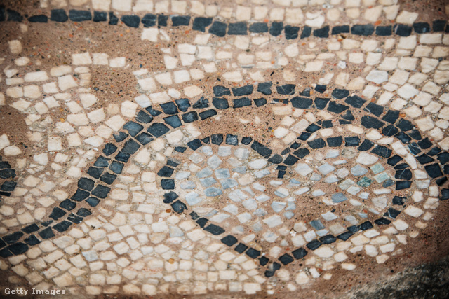 Szívforma egy görög mozaikban