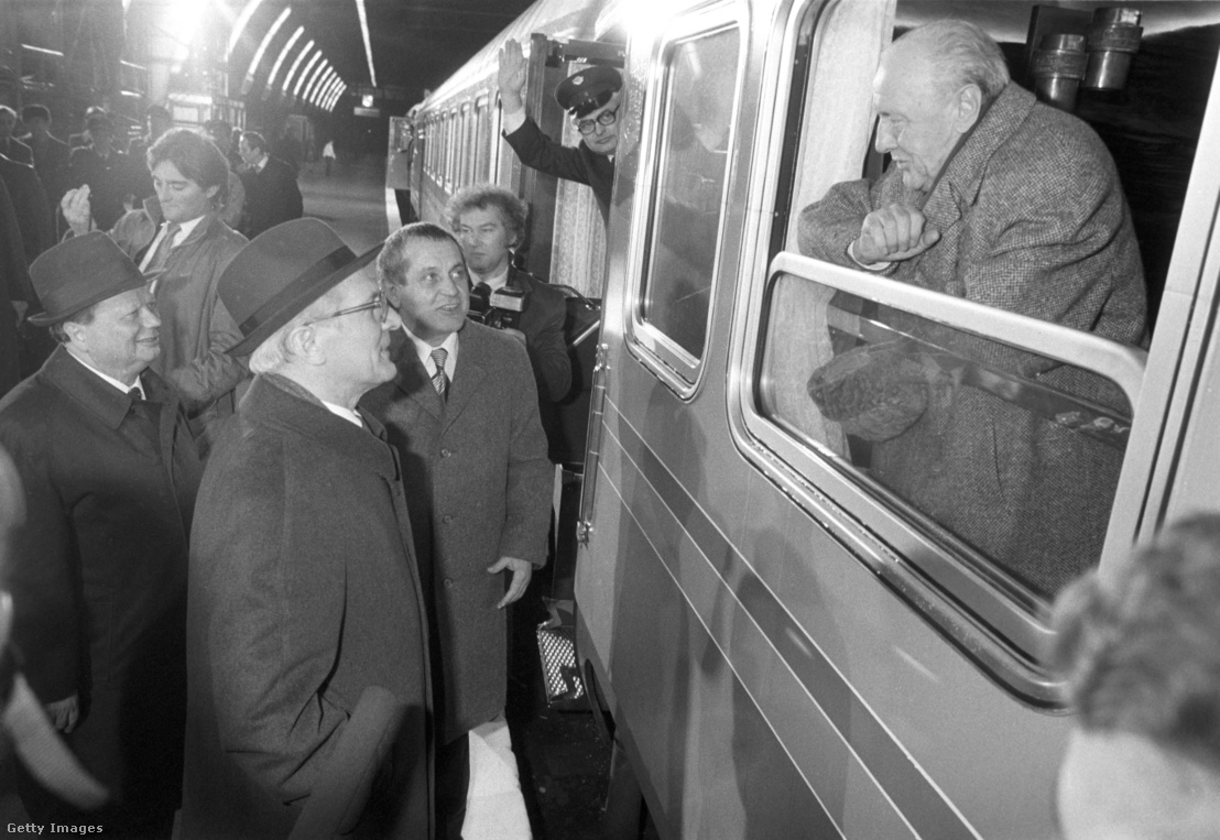 Erich Honecker és Kádár János a berlini Ostbahnhofon 1983. november 30-án
