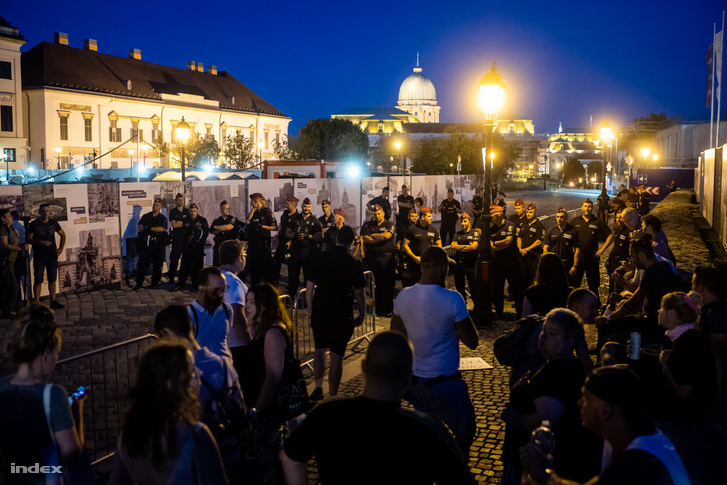 Tüntetés a Sándor-palotánál 2022. július 18-án