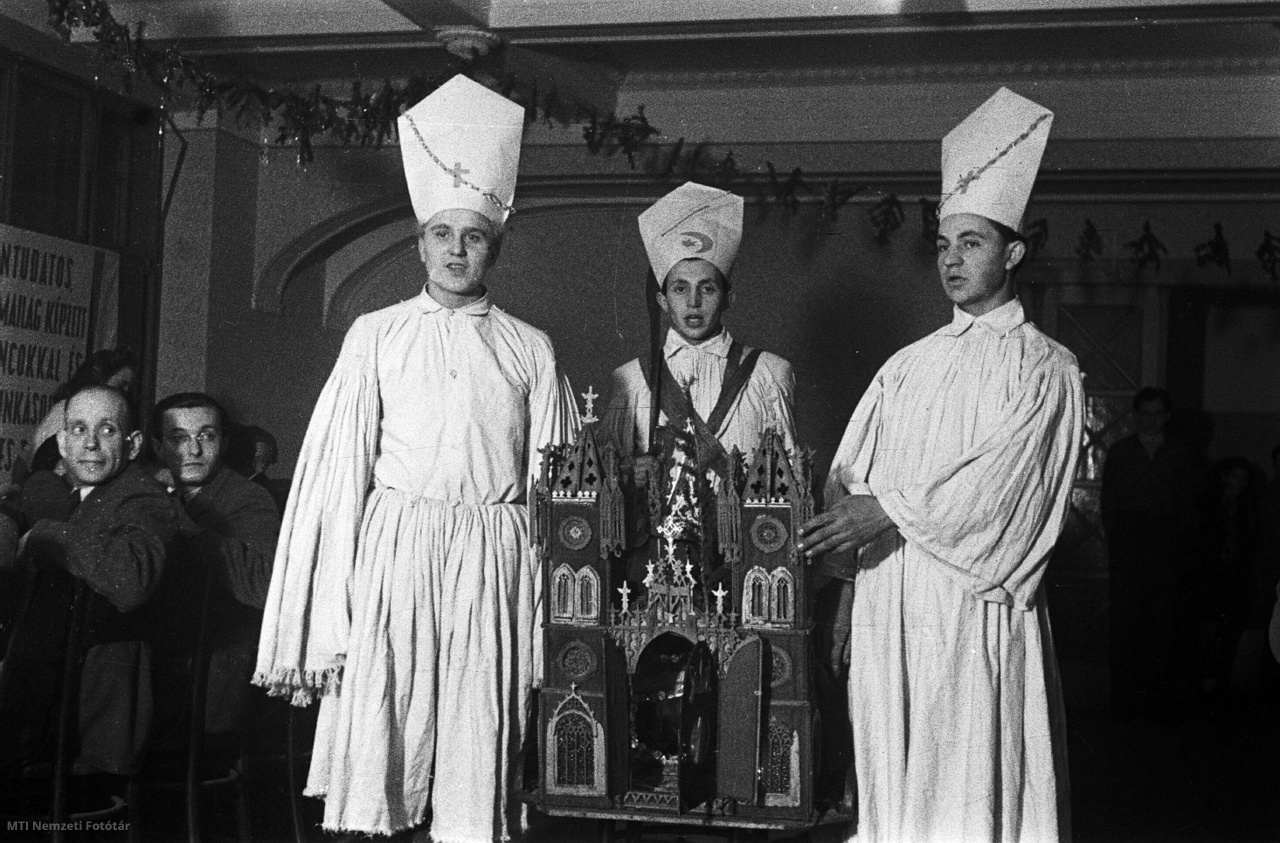 Betlehemes játék Budapesten, 1947-ben, a TIOSZ kultúrtermében