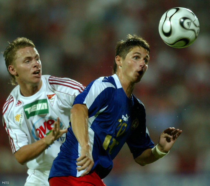 Dzsudzsák Balázs (DVSC) és Mario Bozics (Fehérvár) a labdarúgó Szuperkupa visszavágó mérkőzésén a DVSC-TEVA-FC Fehérvár-találkozón 2006. július 20-án