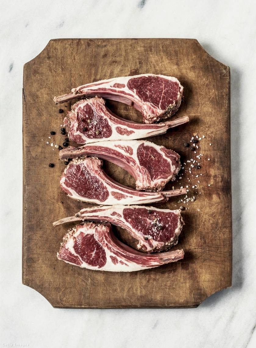 A húsok közül a bárány tartalmazza a legtöbb L-karnitint, méghozzá 217 mg-ot 85 grammonként. Időnként érdemes beiktatni a különleges húst, ami bővelkedik B12-vitaminban és fehérjékben is.
