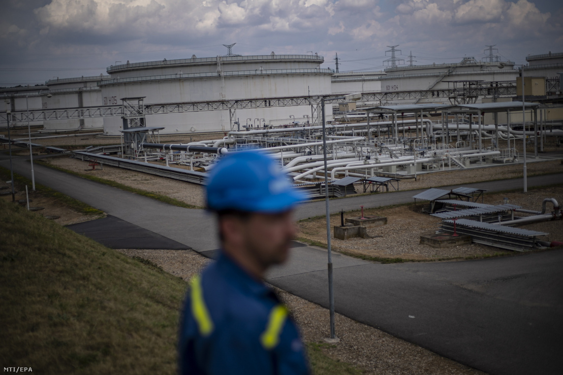 Az orosz kőolajat szállító Barátság csővezeték fogadóállomása a csehországi Nelahozeves környékén működő olajtartálytelepen 2022. augusztus 15-én