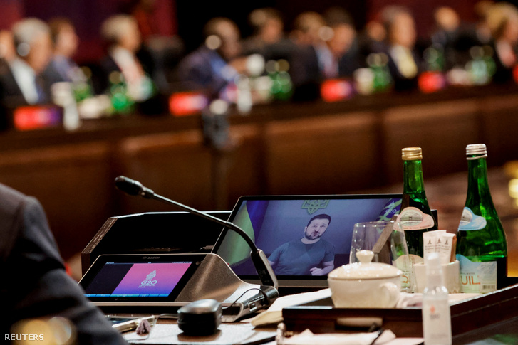 Volodimir Zelenszkij ukrán elnök virtuálisan felszólal a G20 csúcstalálkozójának ülésén 2022. november 16-án