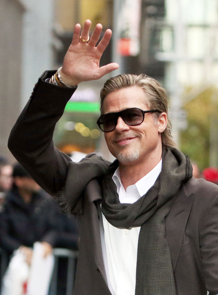 Brad Pitt a Babylon című idei vígjáték-drámájának egy különleges New York-i vetítésén vett részt, ami után az AMC Lincoln Square-en válaszolt rajongói kérdésekre.