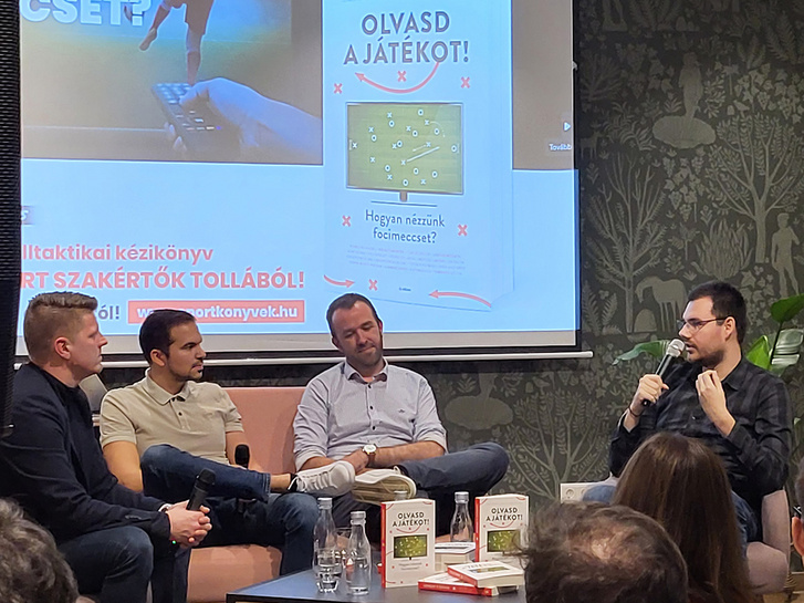 Baumstark Tibor, az est moderátora és a három szerző a könyvbemutatón