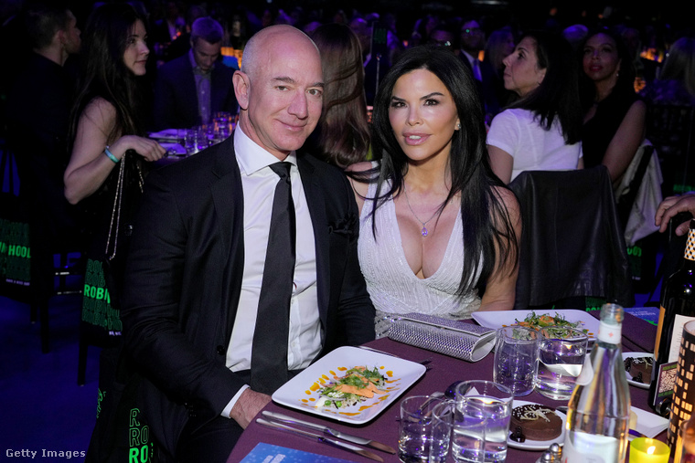 Jeff Bezos és barátnője, Lauren Sánchez.