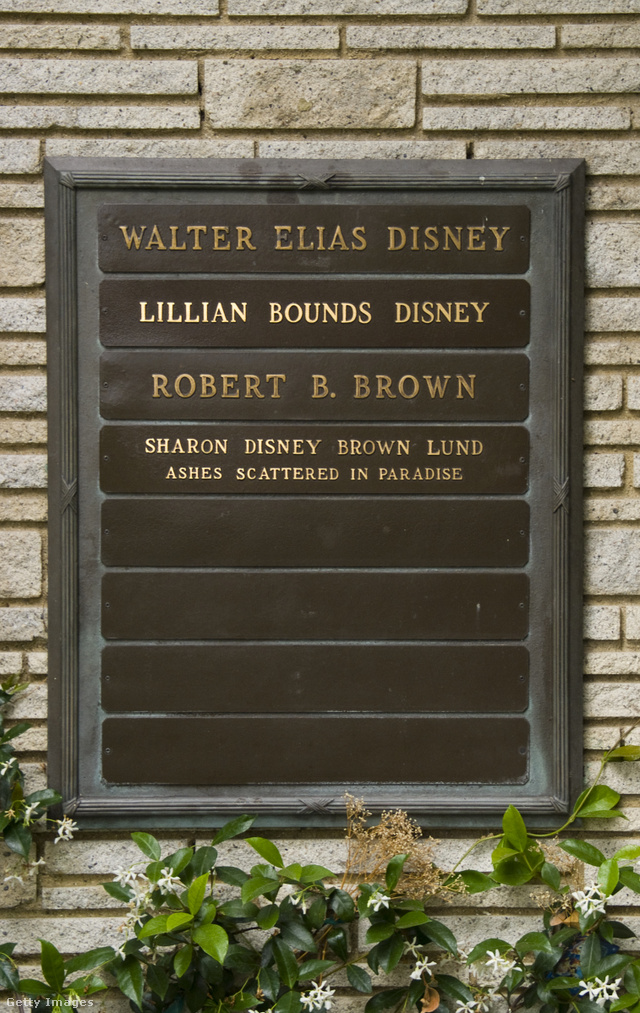 Walt Disney nyughelye a Los Angeles-i Forest Lawn temetőben