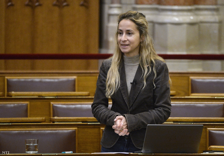 Szabó Rebeka az Országgyűlés plenáris ülésén 2022. november 11-én