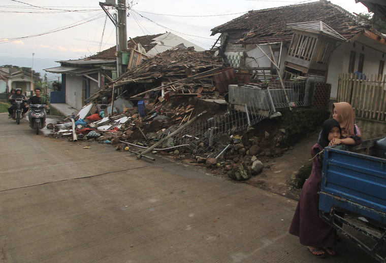 A cianjuri földrengésben összedőlt házak 2022