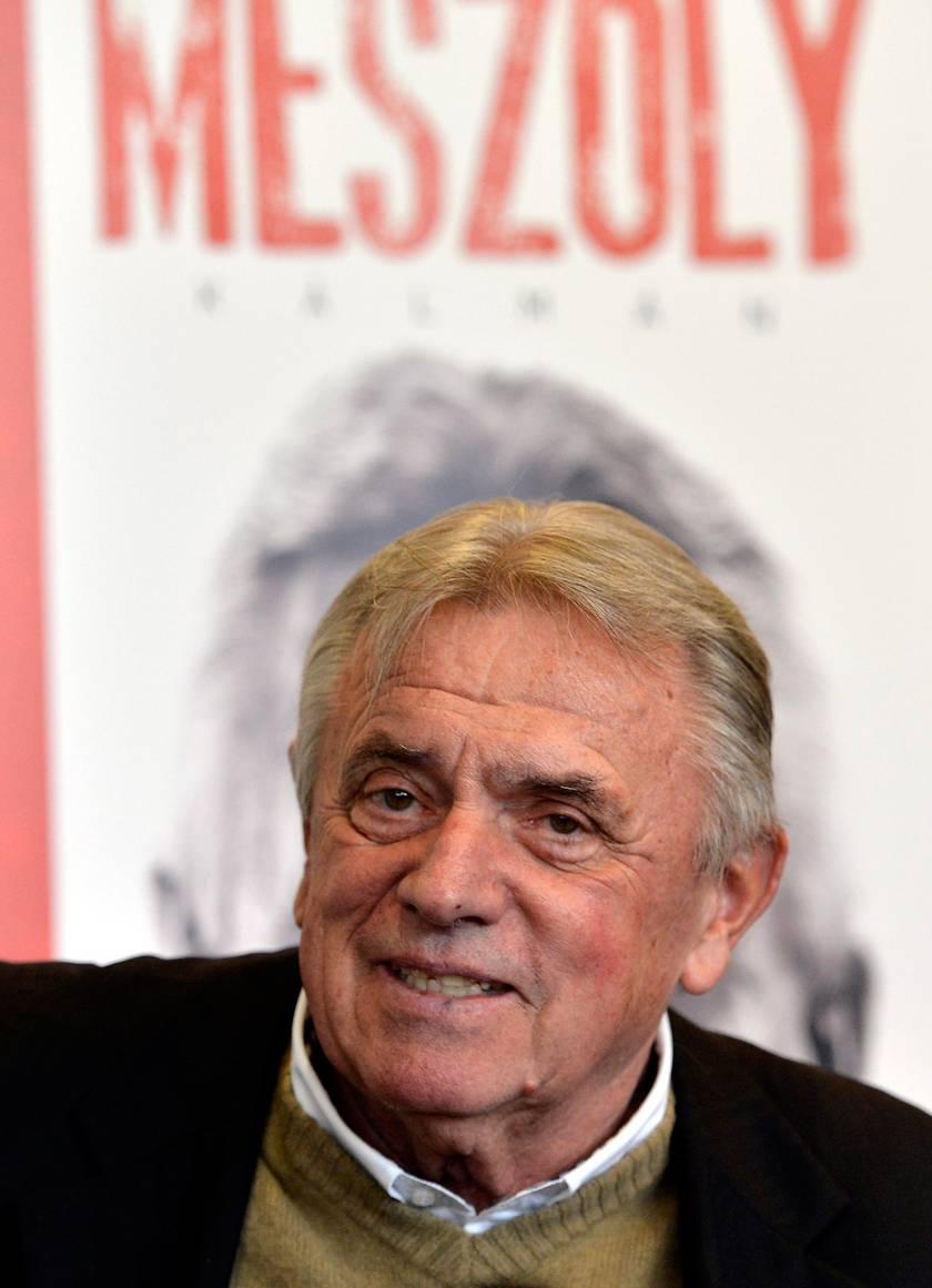 Mészöly Kálmán a pályafutását bemutató, A Szőke Szikla életregénye című könyvének bemutatóján Budapesten 2014. december 9-én.