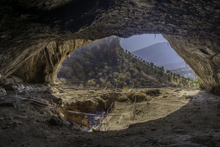 Kilátás a Sanidár-barlangból