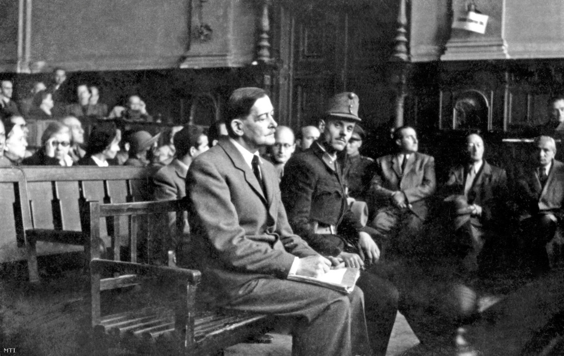 Jány Gusztáv volt vezérezredes, a Donnál harcolt 2. magyar hadsereg egykori parancsnoka a Budapesti Népbíróságon, pere tárgyalásán 1947. október 4-én
