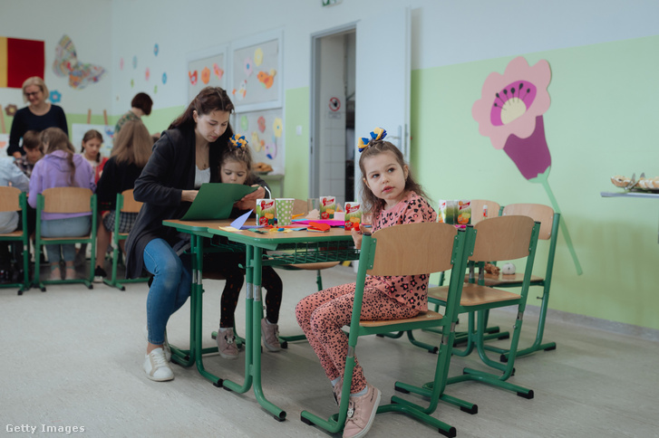 Ukrán menekült gyerekek 2022. május 8-án Szlovákiában
