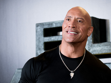 Dwayne Johnson rekordmennyiségű csokit vásárolt, mert gyerekként sokat lopott