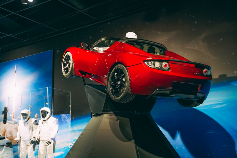 Vajon milyen állapotban lehet az űrbe küldött Tesla Roadster? 2018