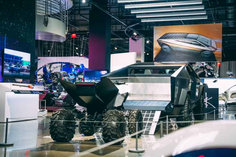 A 2019-es Tesla Cybertruck prototípushoz járt a Cyberquad víziója is.