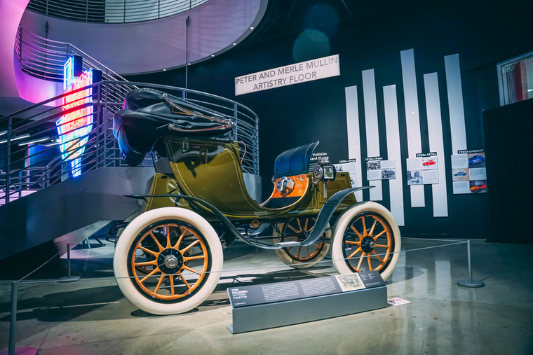 A Columbia több elektromos járművet gyártó amerikai céget magába olvasztva született 1899-ben