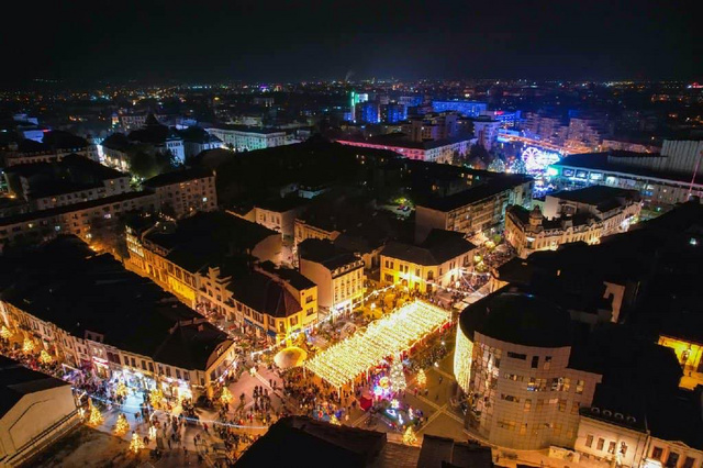 A craiovai karácsonyi vásár igazi fényorgiát kínál