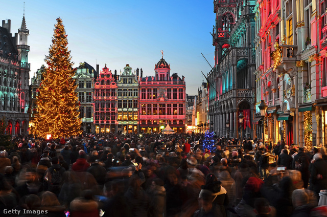 A brüsszeli karácsonyi vásár tömegeket mozgat meg