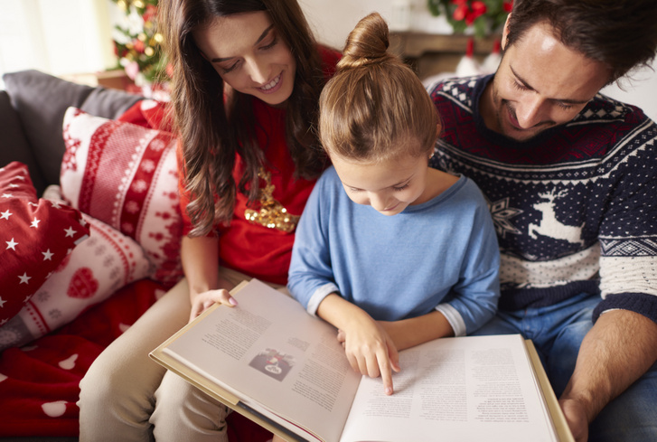 reading-interesting-stories-christmas