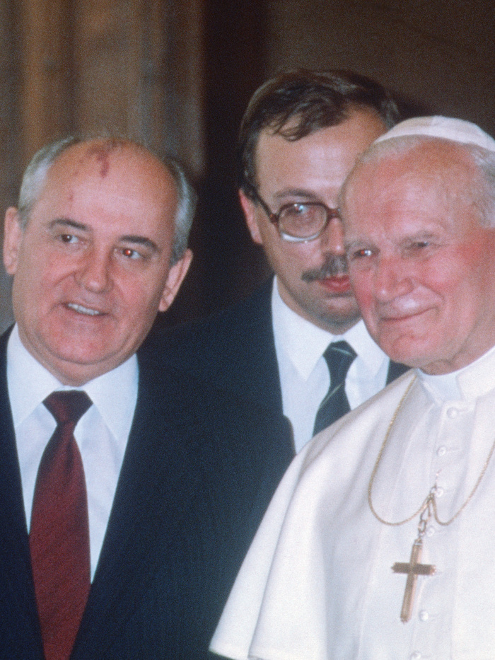 Egy liter pálinkával vigasztalódtak a kommunisták II. János Pál pápa kinevezésekor