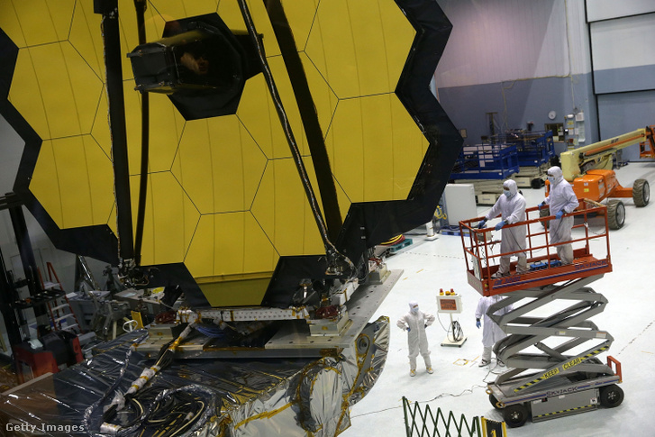 A James Webb űrteleszkóp összeszerelése 2016. november 2-án a NASA Goddard Űrrepülési Központjában