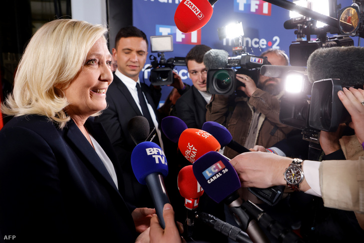 Marine Le Pen az Emmanuel Macronnal folytatott élő televíziós vita után, a francia elnökválasztás második fordulója előtt, 2022. április 24-én