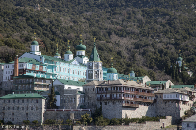 A Szent Pantaleon-kolostor az Athosz-hegy lábánál