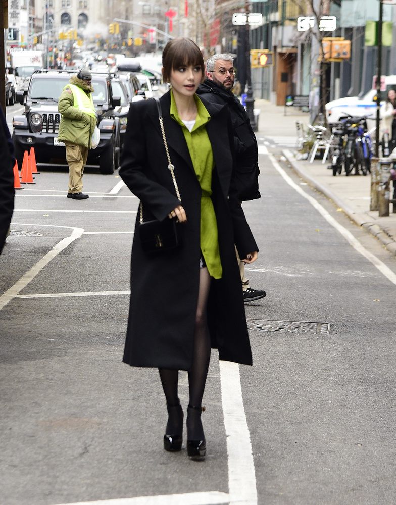 Lily Collins éppen az Emily in Paris című sorozat New York-i pop-up eseményére tartott, amikor lefotózták