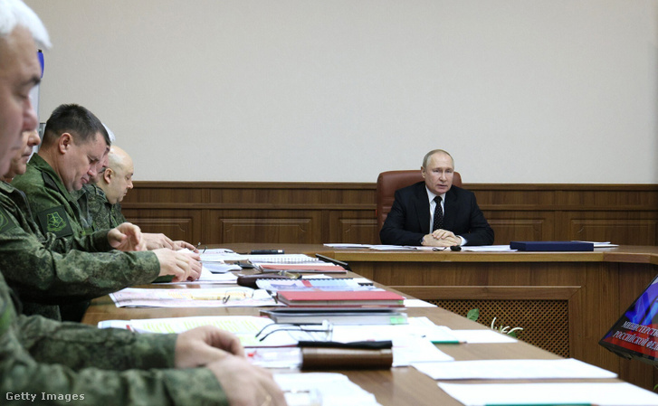 Vlagyimir Putyin az orosz fegyveres erők főhadiszállásán, ismeretlen helyen 2022. december 17-én