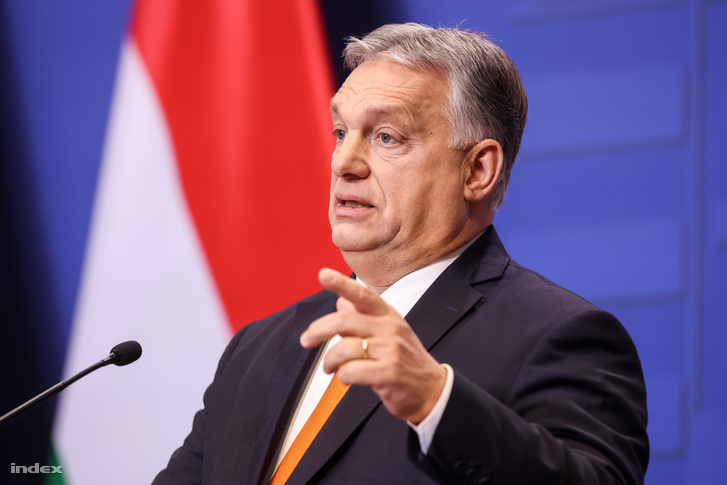 Orbán Viktor a rendhagyó Kormányinfón 2022. december 21-én