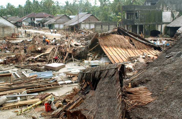 Földrengés utáni károk Szumátrában 2004. december 29-én