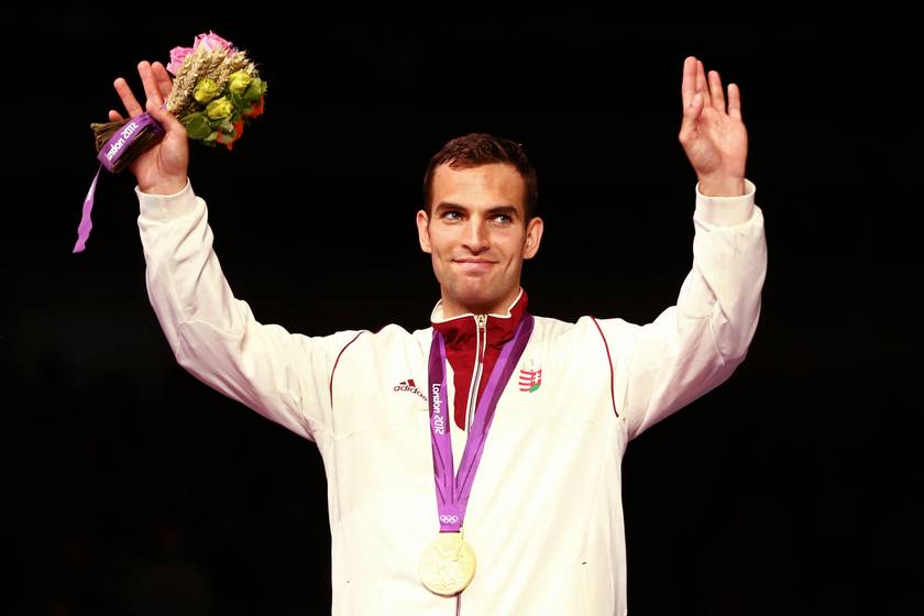 Szilágyi Áron aranyéremmel a nyakában a 2012-es londoni olimpián.