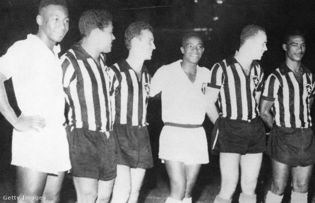 A 18 éves Pelé (a kép bal szélén) egy Botafogo elleni meccsen