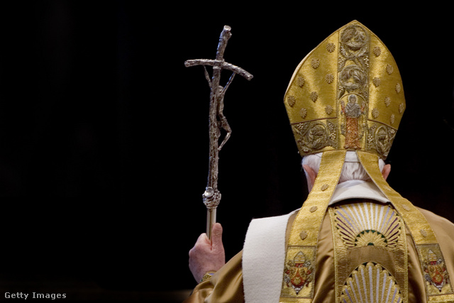 Benedek pápa temetése korábbi kérésének megfelelően az egyszerűség jegyében zajlik – Corbis / Getty Images Hungary