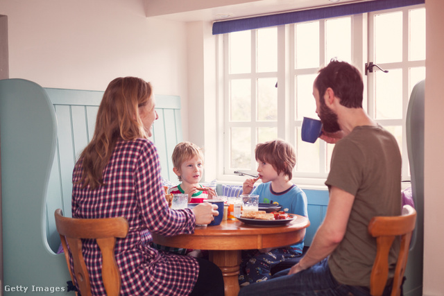 A közös családi étkezések a gyerekekre és a szülőkre is pozitív hatással lehetnek