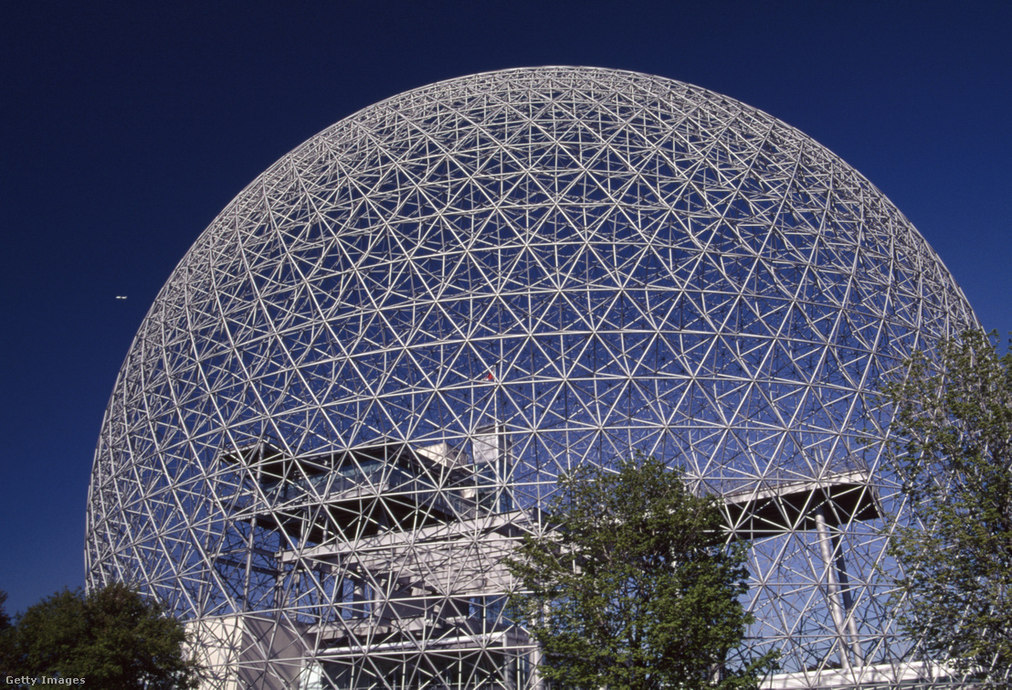 A montreáli Környezetvédelmi Múzeumnak otthont adó geodéziai kupola, amelyet R. Buckminster Fuller tervezett az 1967-es világkiállításra az Egyesült Államok pavilonjának