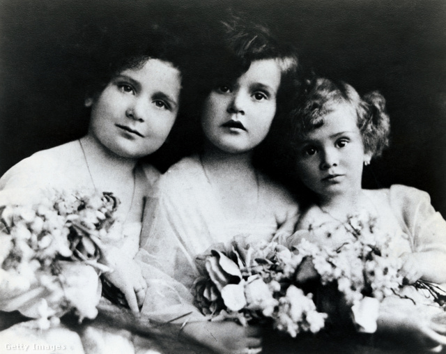 A Gábor lányok kislány korukban (balról: Magda, Zsazsa, Éva)