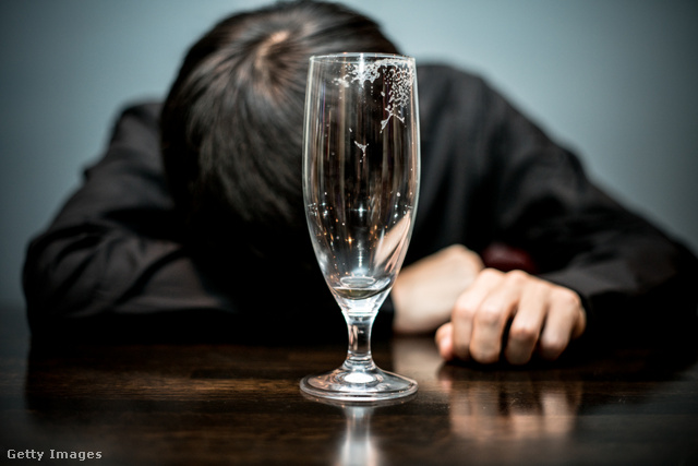 A túlzott alkoholfogyasztás májkárosodást okozhat