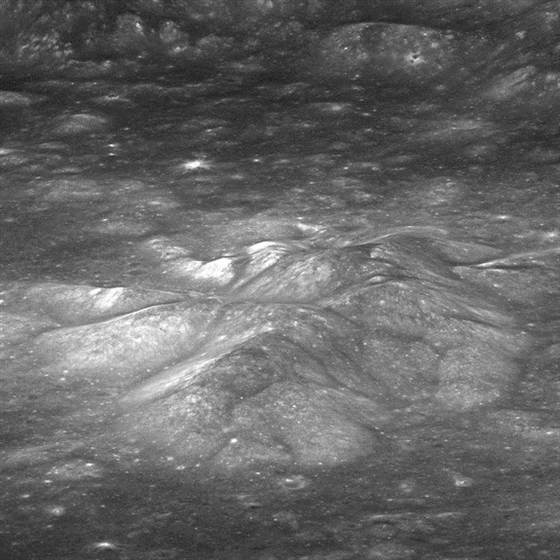 Vízre utaló nyomokat azonosítottak a Bullialdus kráteren