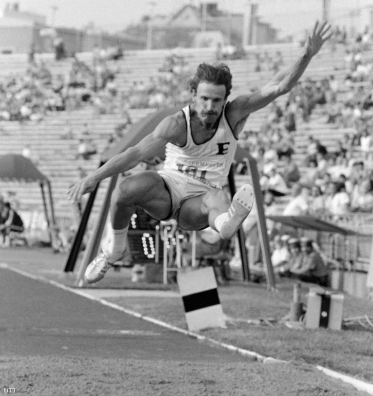 Szalma László a távolugrás győztese ugrás közben a Budapest Nagydíj nemzetközi atlétikai versenyen a Népstadionban 1983. július 29-én