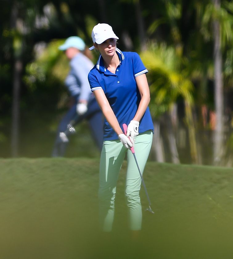 Ivanka Trumpot golfozás közben örökítették meg Miamiban
