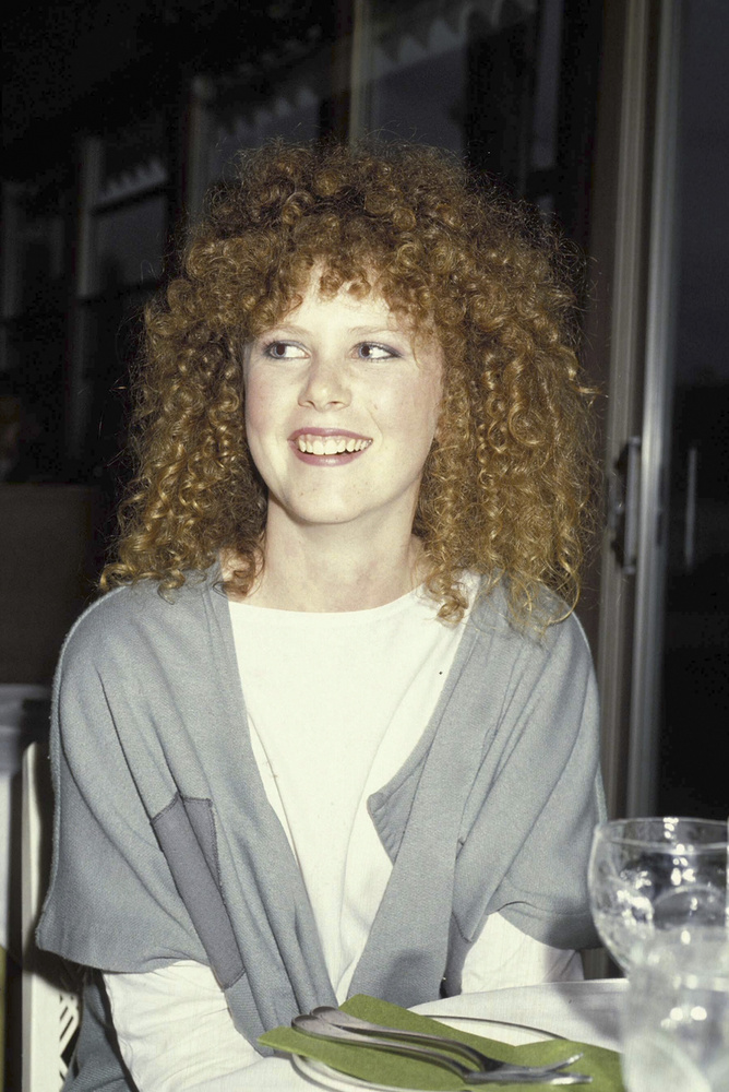 Nicole Kidman 1983-ban még ilyen fürtös göndör hajjal hódított